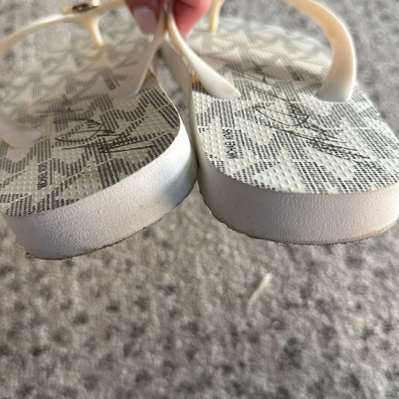 Michael Kors flip flops/ sandals , white with navy lettering logo, size 10 - Picture 4 of 6